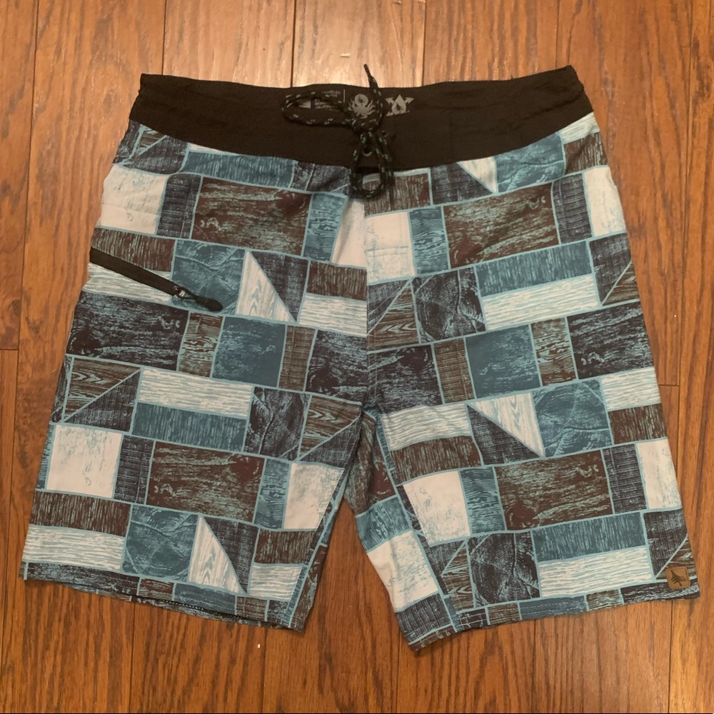 Men’s Hippie Tree board shorts